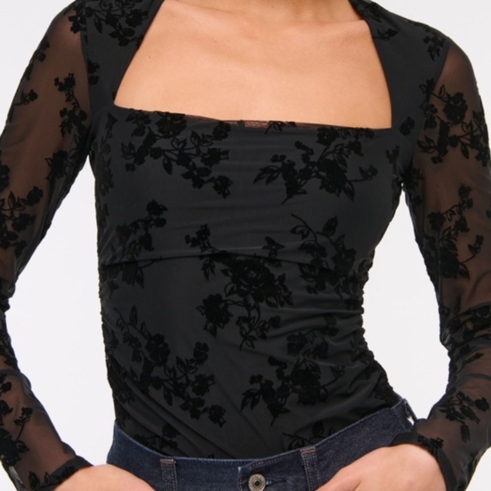 THE A&F AVA LONG SLEVEE MESH TOP